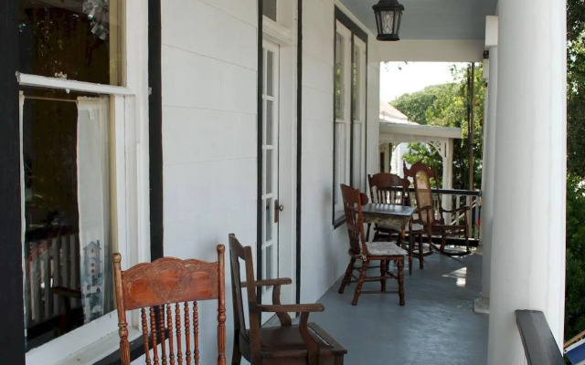 Lost Bayou Guesthouse