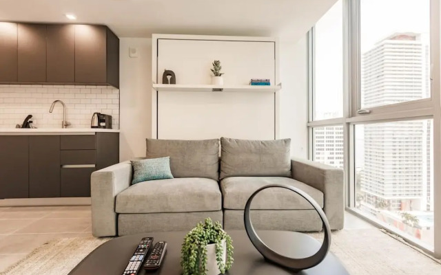 Modern Muse - Luxury Hotel Meets Miami Apartment