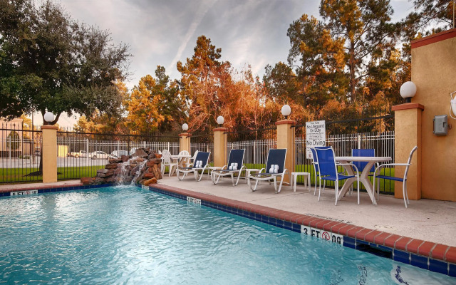 Days Inn & Suites by Wyndham Sam Houston Tollway