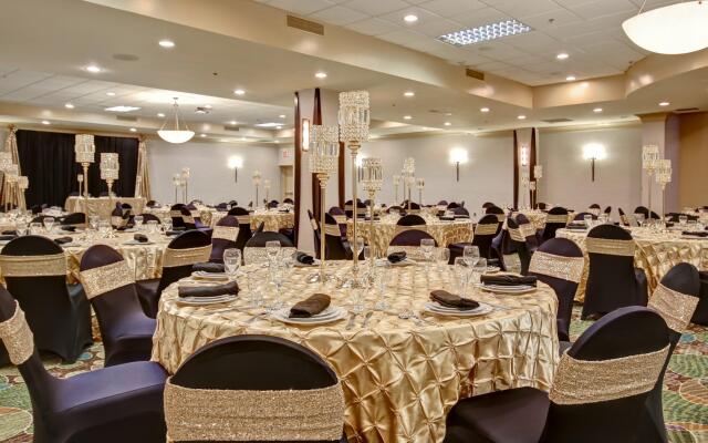 Holiday Inn & Suites Windsor Ambassador Bridge by IHG