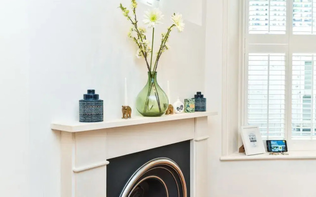 Kensington Black Square Collection