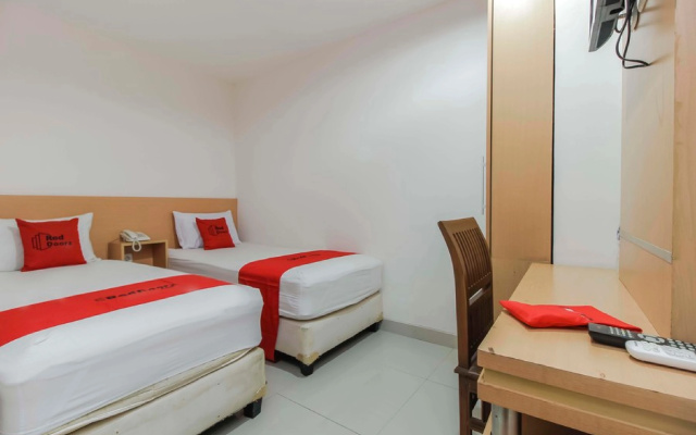 RedDoorz Plus near Galaxy Bekasi