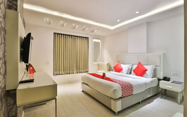 OYO 13479 Hotel Grand Nakshatra