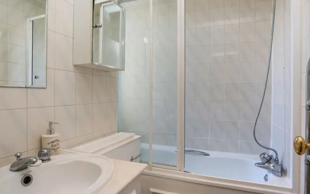 Sloane Avenue Apartment