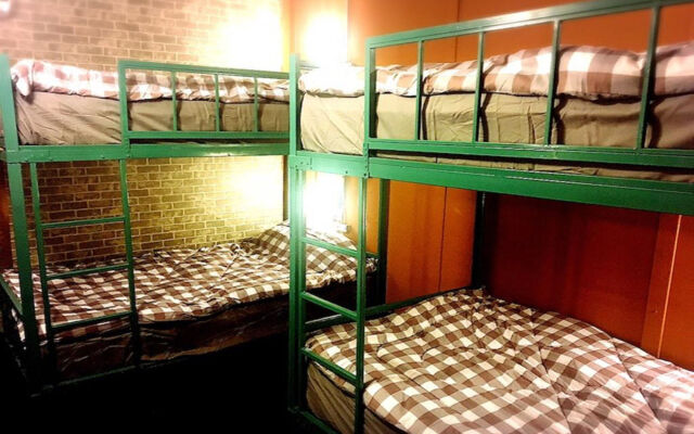 Sleep Ping Bed & River Bar - Hostel