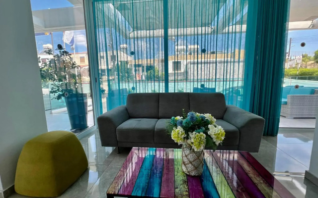 Sunny Blue Hotel