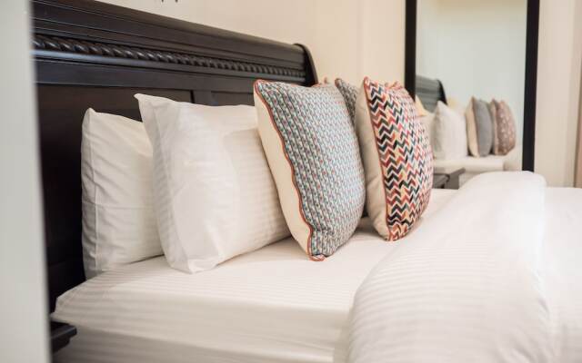 Sunset Del Mar Resort