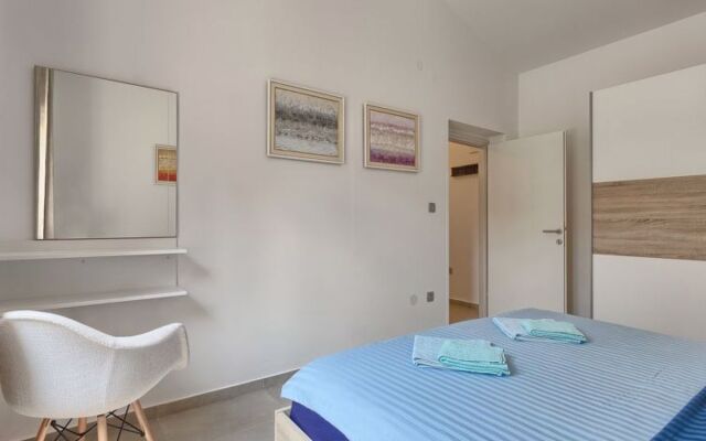 House Lino ?A tinjan