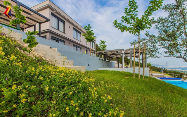 Luxury Villa Grand View