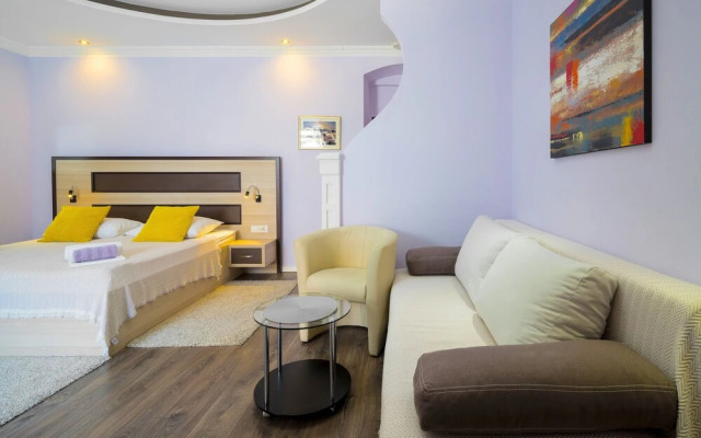 L U X E Split Luxury Rooms