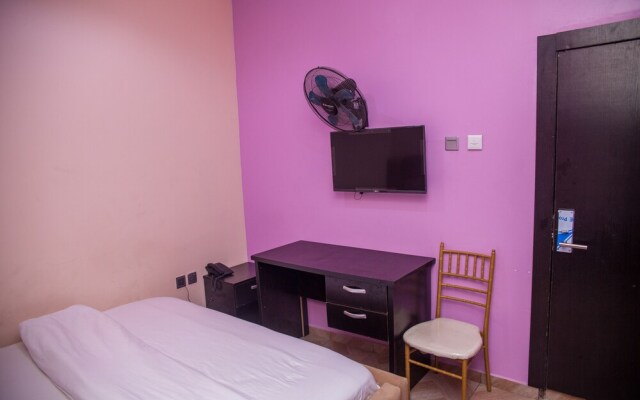Emmy Hotel And Suites