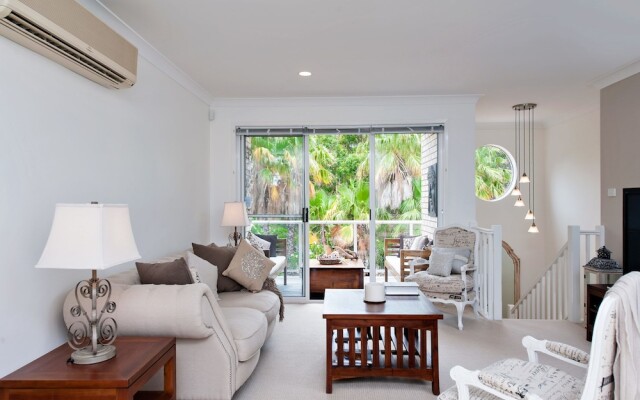 Rocky Point Road, Fantasea, 3, 75