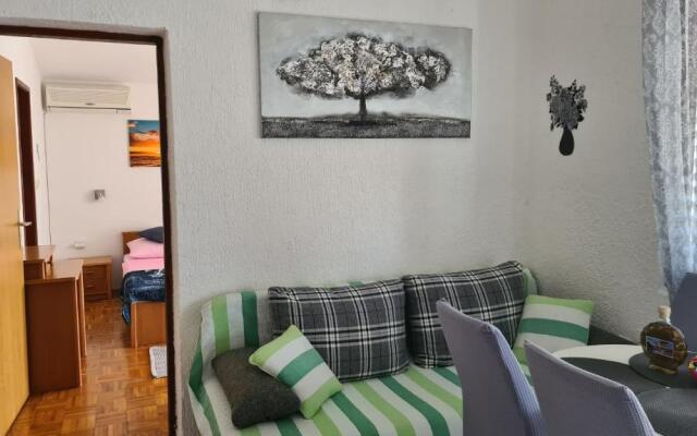 Apartment with a balcony and sea view - santek - AE1097