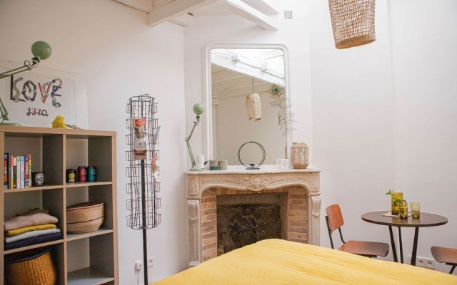 Cozy, Well Equipped Studio In Montmartre For 2
