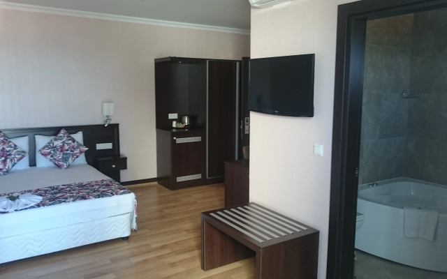 Sunshine Holiday Resort