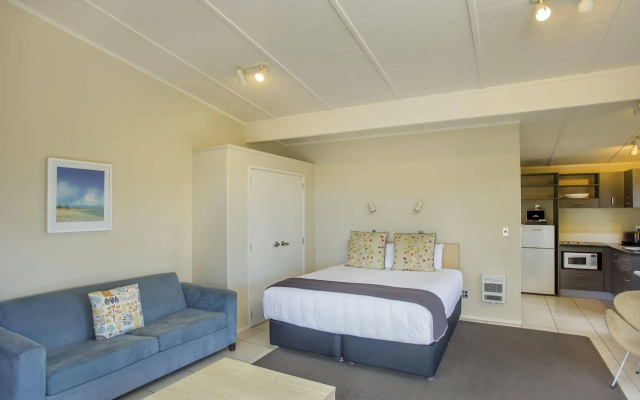 Tasman Holiday Parks - Papamoa Beach – Guest Rooms – Tauranga