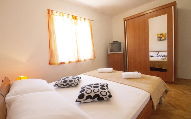 Studios & Rooms Fiesta