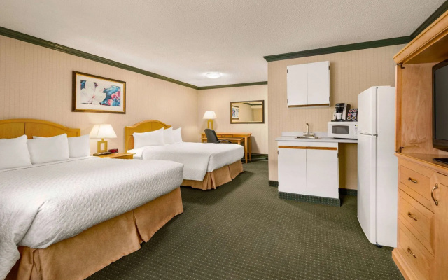 Coast Dawson Creek Hotel