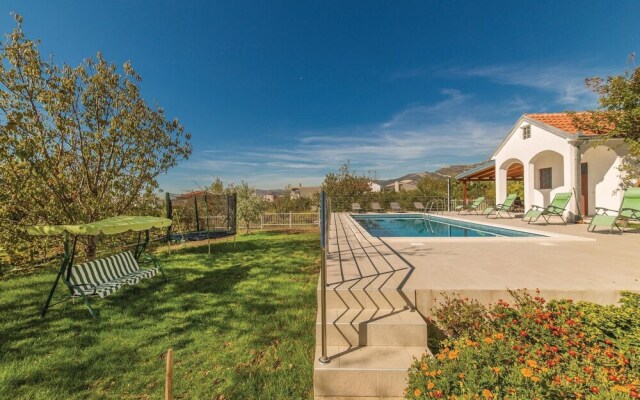 Nice Home in Kastel Luksic With Wifi and 1 Bedrooms