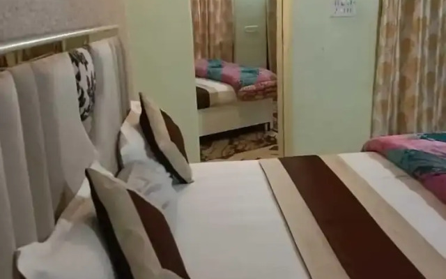 OYO 70117 Shivanand Hotel