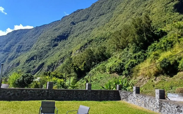 Meublé de tourisme " Le Jasmin Étoilé"- Hell-Bourg - SALAZIE
