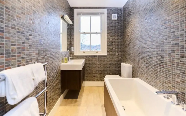 The Rosebery Retreat - Inviting 4bdr With Garden