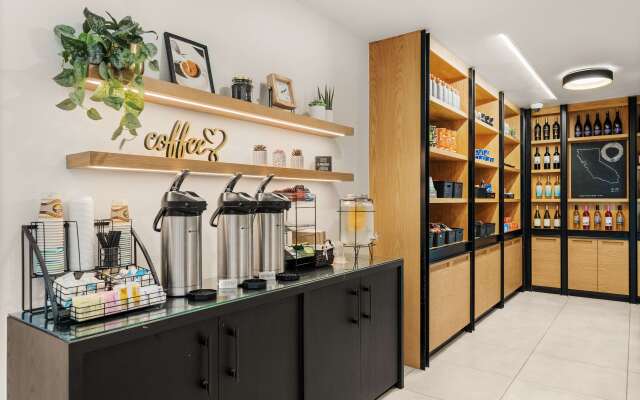 Oxford Suites Redding