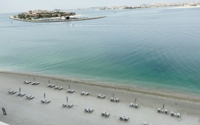 StoneTree - Luxurious 1 BR with Private Beach Access