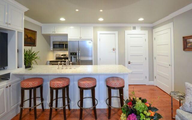 Gentry Hotel by RedAwning