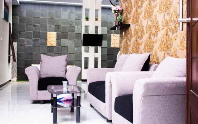 Homestay Villa Ijen - Four Bedroom