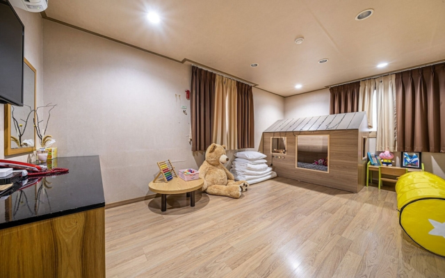 Seogwipo (Seongsan) Beach Hotel