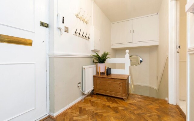 Contemporary 2BD Garden Maisonette Near Angel