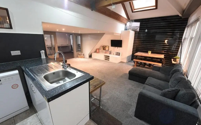 Penthouse Warehouse Slps 18 (61)