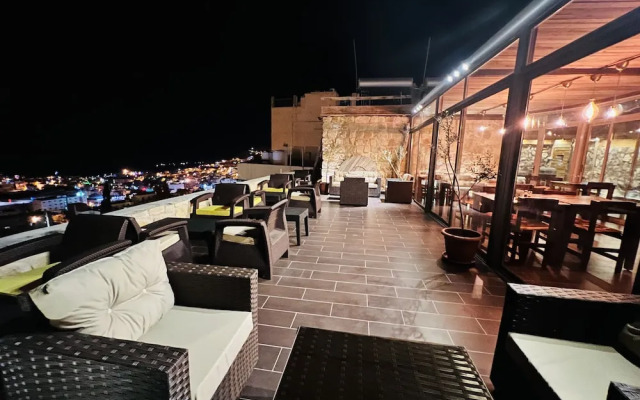 Ata Ali Hotel