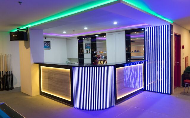 I&M Hotel Billiard