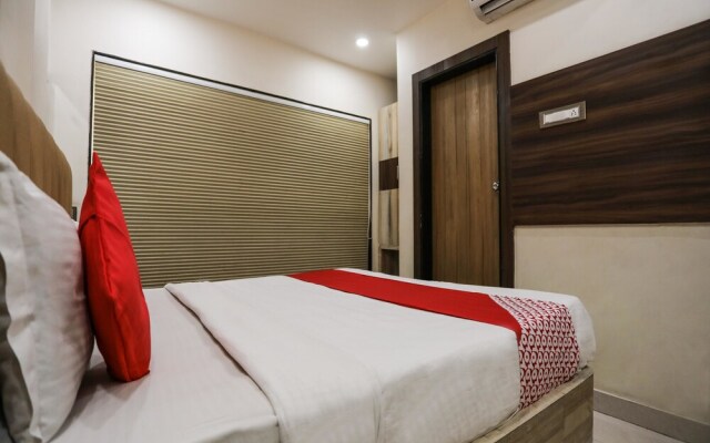 OYO 6883 Hotel Galaxy Star