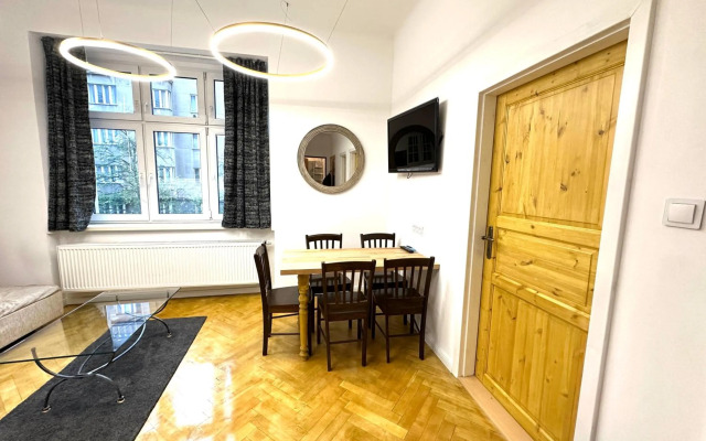 Karlin Balcony Apartment