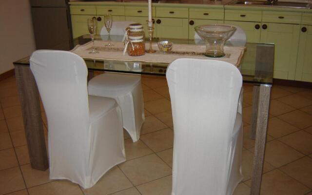 Casa Del Sole Appartamento N° 2 White And Gold Room