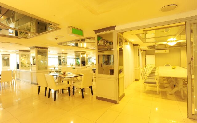 Aunchaleena Grand Hotel
