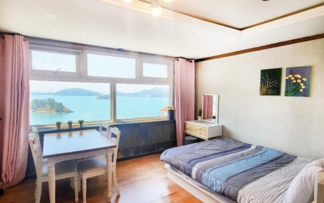 Yeosu Gloria Pension