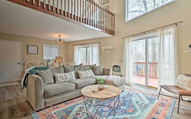 Golf, Ski + Fish: Cabin w/ Deck in Tobyhanna!