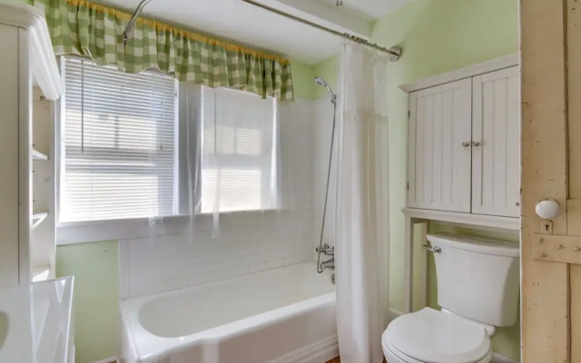 Chincoteague Home w/ Pool - Walkable Location!