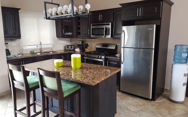 New six Bedroom With BBQ and Large Pool