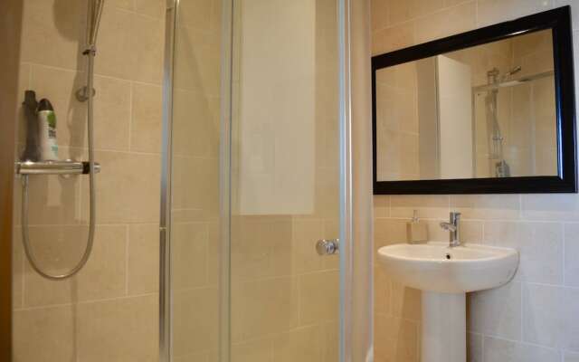 2 Bedroom Apartment With 2 Balconies in Manchester