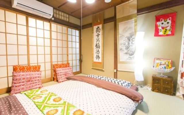 City Center 200 Years Old Traditional House Next to 2 Train Lines – Guest Rooms – Kyoto