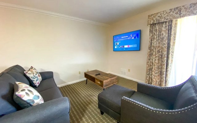 The Central Downtown Inn & Suites