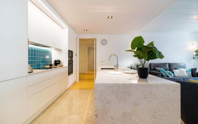 Stunning 2BDR Apartment in Chiado by LovelyStay