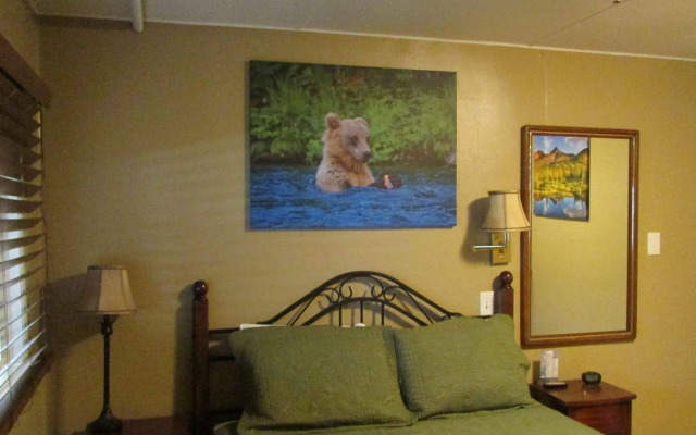 Creekwood Inn