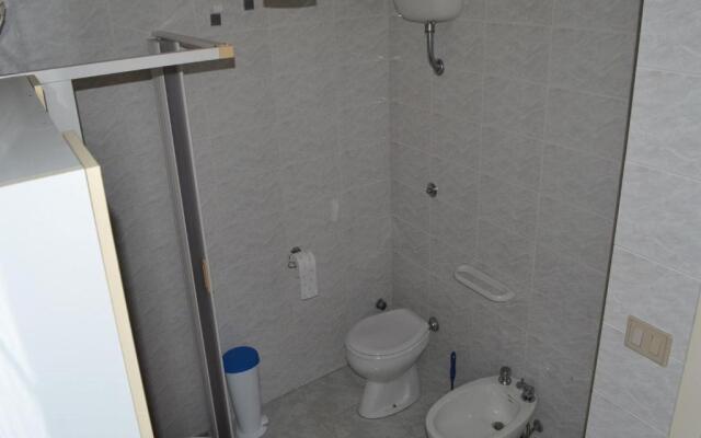 Central Holiday Home With Terrace And Garden, Parking Available