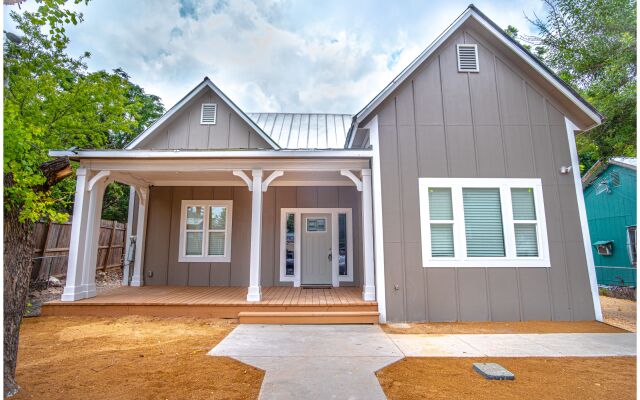 Brand New Remodeled 3BR/2BA House Near Downtown